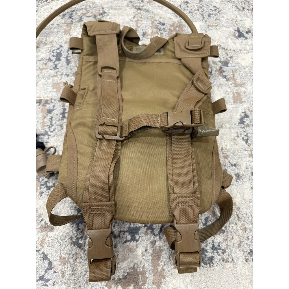 Eagle Industries USMC Hydration Carrier Coyote Brown 8465-01-600-7882 CamelBak